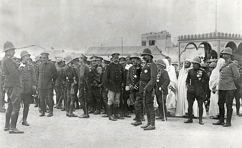 File:RETRATO FOTOGRÁFICO DE UN GRUPO DE MILITARES.jpg