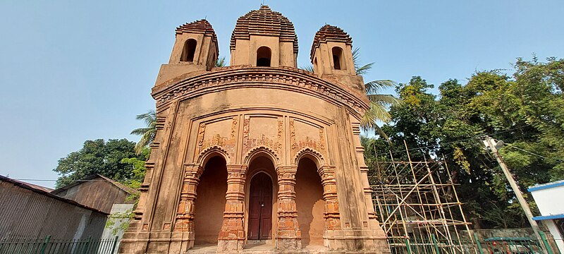 File:Ratneshwar Mandir, a Pancharatna temple, at Kalna 09.jpg