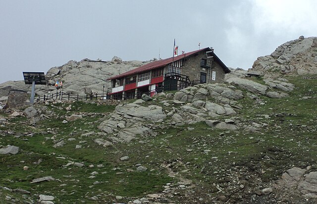 File:Rifugio_Città_di_Chivasso_002.JPG