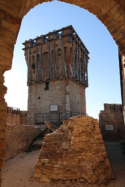 File:Rocca - Urbisaglia 19.jpg