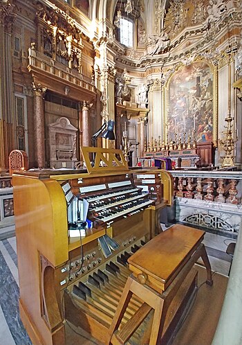 Roma, basilica dei Santi Apostoli - Organo maggiore.jpg