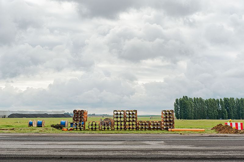 File:Runway works 01-19 (28630376405).jpg