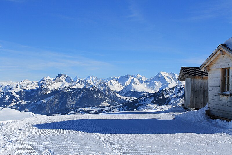 File:Saanenmöser - Plani - Rellerli - panoramio (59).jpg