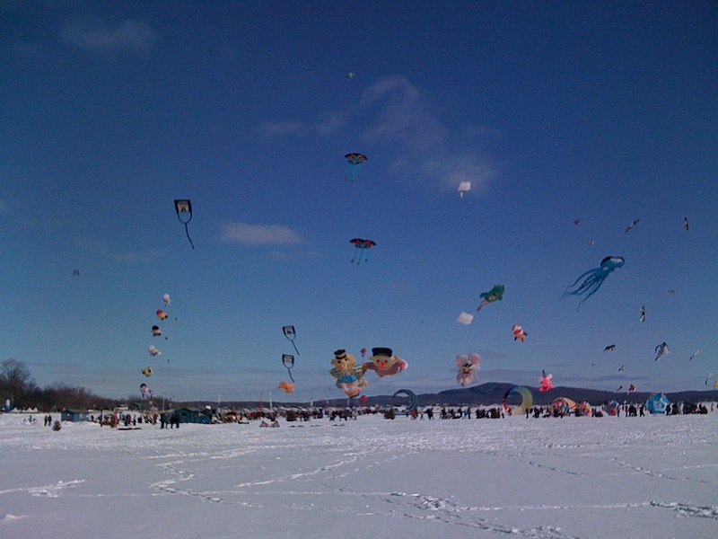 File:Saint-Placide - Festi-Vent sur glace 04.jpg