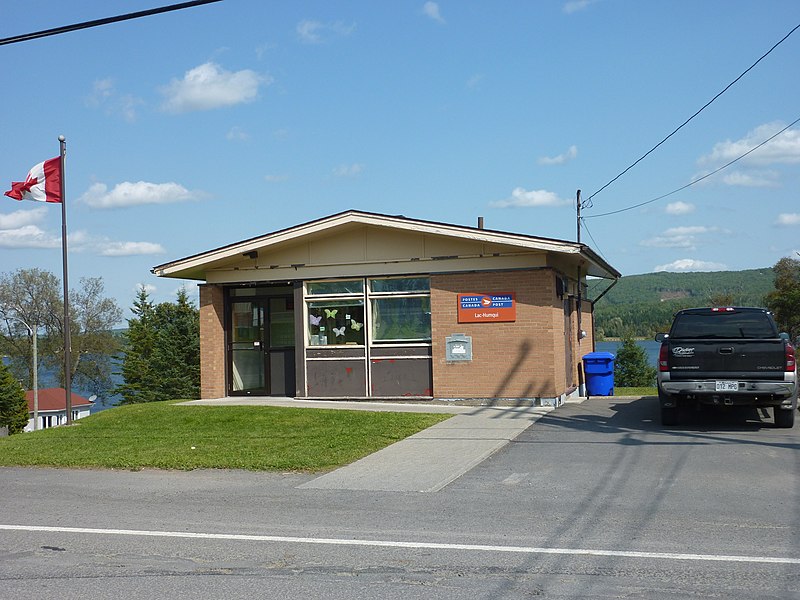 File:Saint-Zénon-du-Lac-Humqui - Bureau de poste.JPG