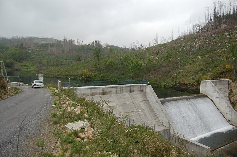 File:Salto do Anllo no río Lérez.jpg