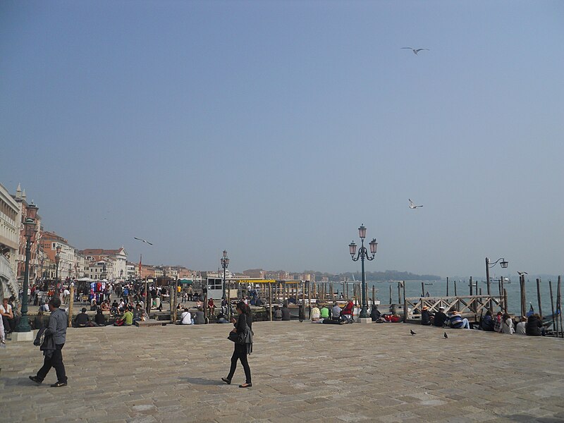 File:San Marco Pier (5986671769).jpg