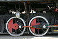 English: Steam locomotive`s wheels, “type series 498 06”, exposed in front of the train station Deutsch: Dampflokräder der Serientype 498 06, aufgestellt vor dem Bahnhof