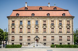 Justizpalast am umgestalteten Schillerplatz (2009)