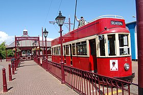 シートン駅（旧駅舎時代）に停車中の12号電車