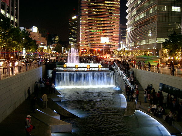 Cheonggyecheon at night