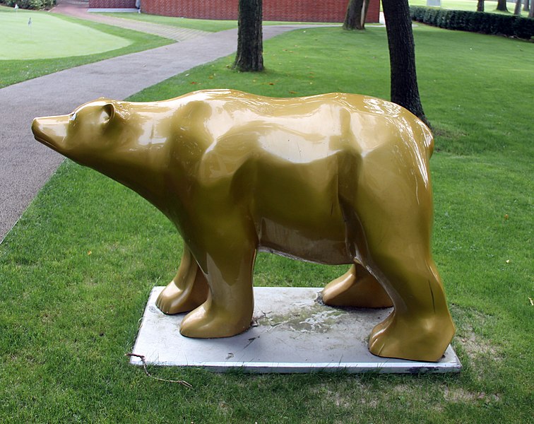 File:Skulptur Golfweg 22 (Wanns) Buddy Bär.jpg