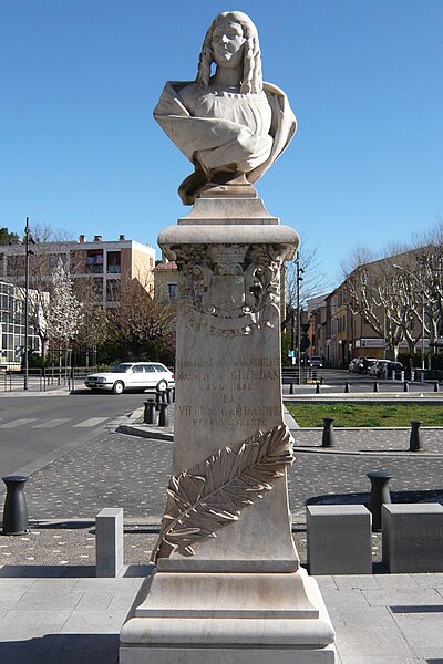 File:Statue Marquise de Gueydan Gardanne Bouches-du-Rhône France.JPG