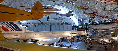 Un aperçu de l'intérieur (le Concorde est au premier plan)