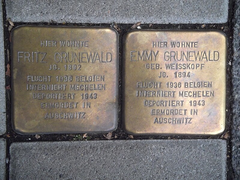 File:Stolperstein Düsseldorf 2 Düsseltal Brehmstraße 84 2 Stolpersteine 2018-08-14.jpg