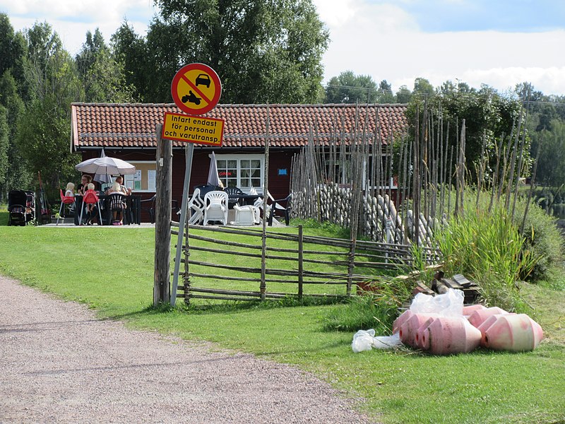 File:Stranden vid flottbron i Gagnefs kyrkby, 2022c.jpg