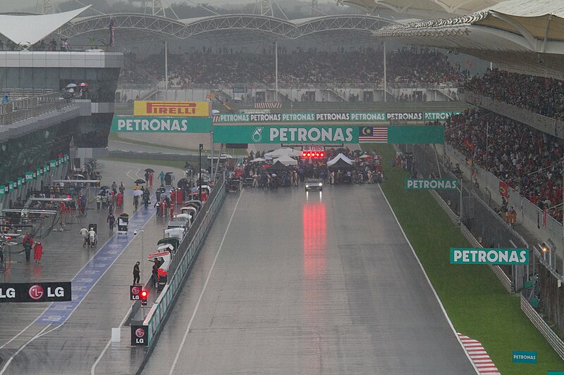 File:Suspended starting grid 2012 Malaysia.jpg