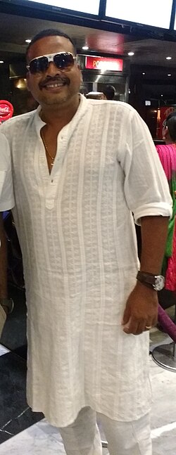 Thumbnail for File:Tamil Actor John Vijay at LUXE cinemas, Chennai (cropped).jpg