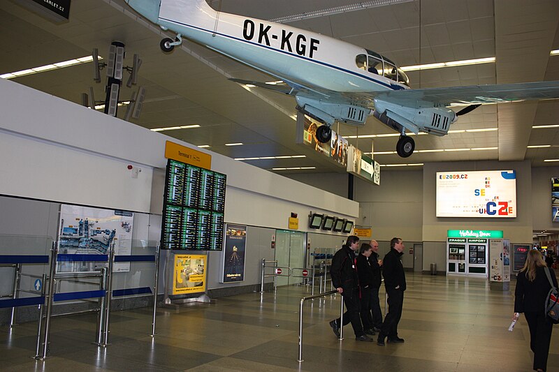 File:Terminal 1 Prague airport 0001.JPG