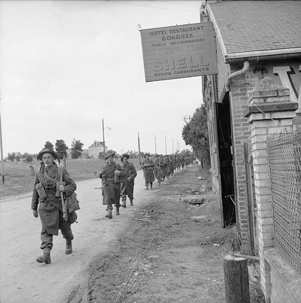 File:The British Army in Normandy 1944 B5289.jpg
