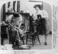 Nové ženy zobrazené při praní, kouřící cigarety a oblečené jako muži, 1901
