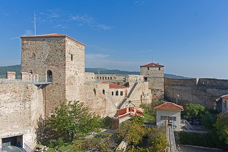 File:Thessaloniki Heptapyrgion northeastern wall from the inner yard.jpg