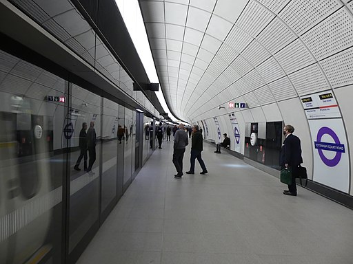 Tottenham Court Road stn Elizabeth Line 25th May 2022 06