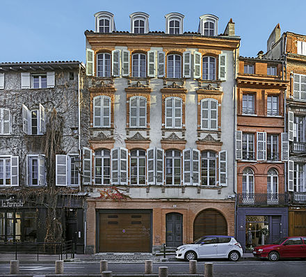 A 18th-century Building 8, place Sainte-Scarbes