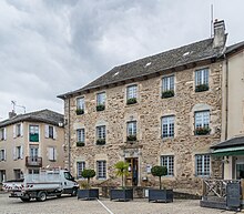 Town hall of Naucelle 02.jpg