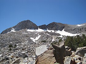 Vedere a vârfului Triple Divide din nord.