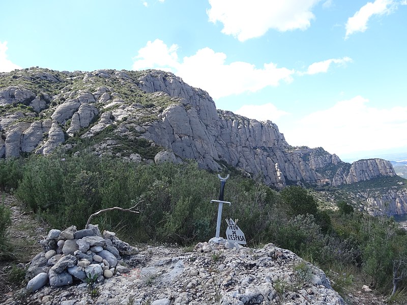 File:Turó del Tron de l'Espasa, Muntanyes de Montserrat (maig 2013) - panoramio.jpg