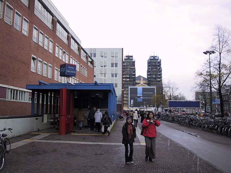 File:U-Bahn AMS station-waterlooplein oben 1.jpg