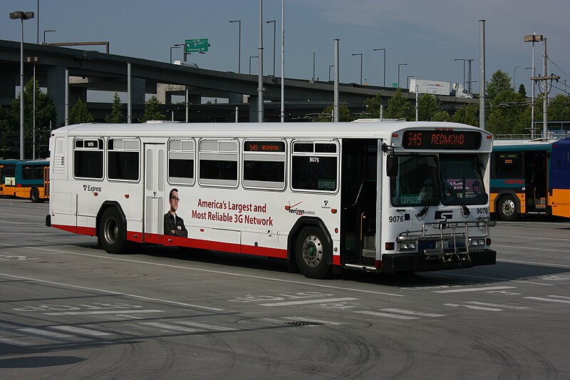 File:Verizon wrapped Gillig (3800698940).jpg