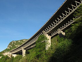 Widok na pokłady wiaduktu Glacières