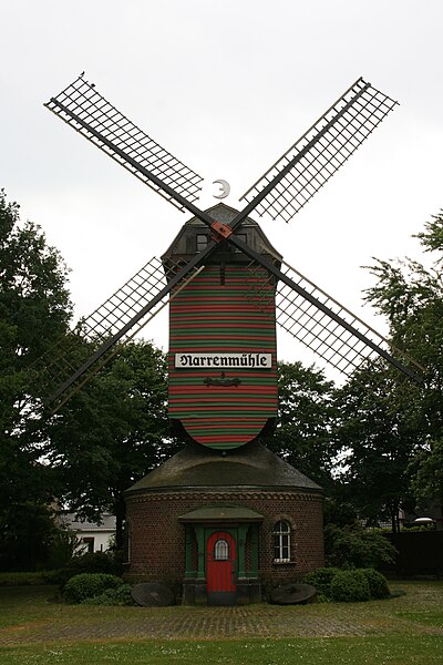 File:Viersen Dülken - Ernst-Hellmund-Platz - Narrenmühle 02 ies.jpg