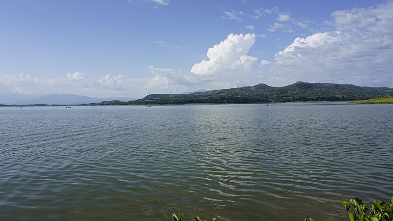 File:Vista hacia San Francisco Lempa, Lago Suchitlán.jpg