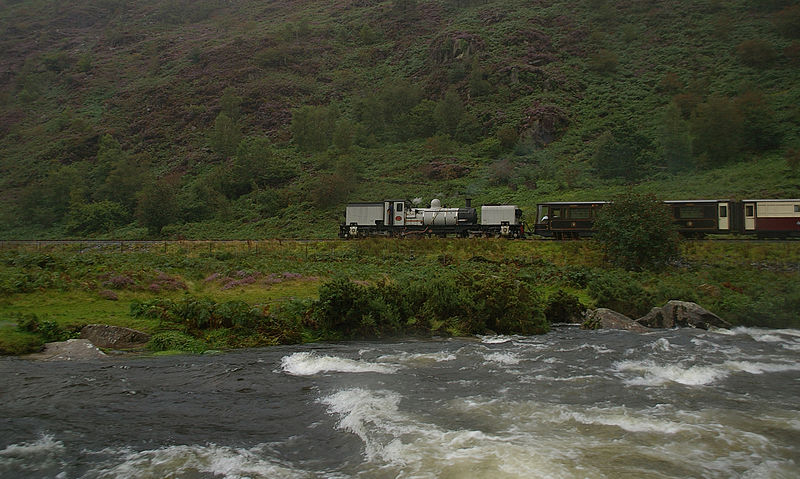 File:WHR87 at River Glaslyn.jpg