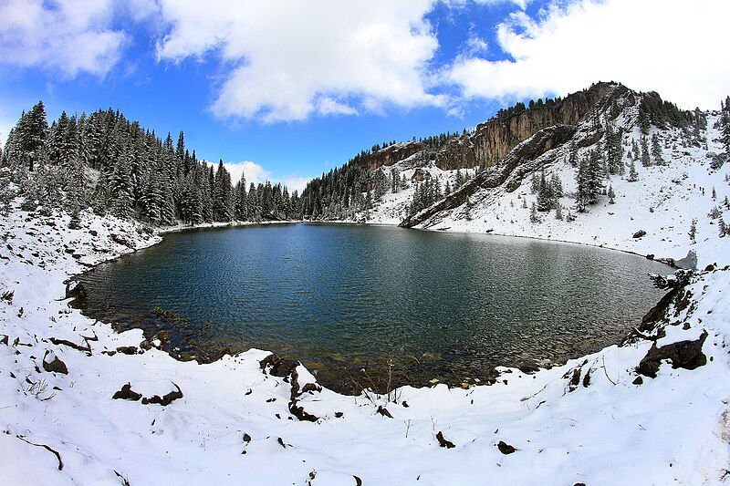 File:White around Kuchishte.jpg