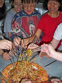 The tossing of yee sang Yeesang.JPG