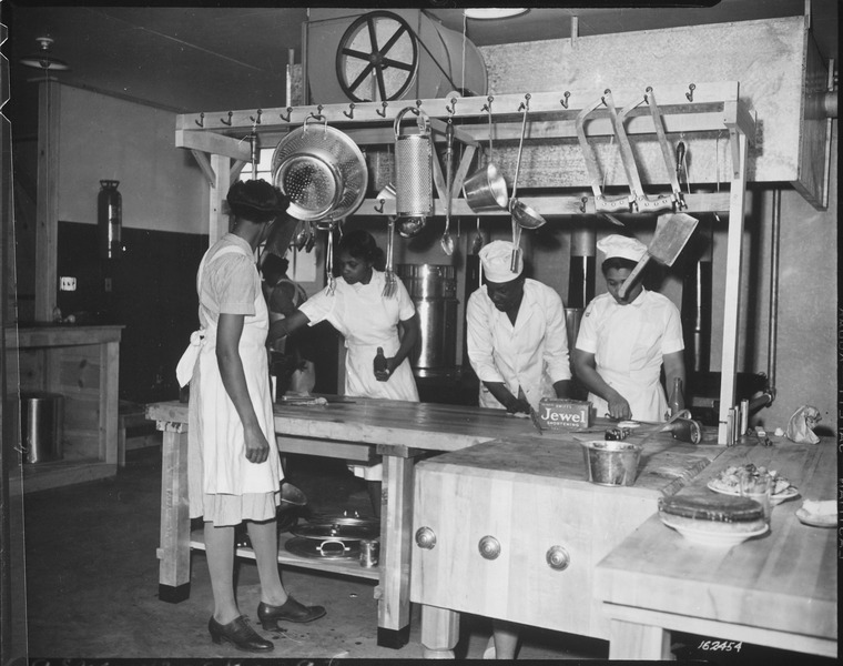 File:"... WAAC cooks prepare dinner for the first time in new kitchen at Fort Huachuca, Arizona.", 12-05-1942 - NARA - 531152.tif