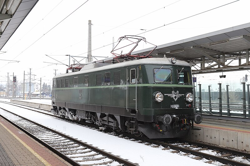 File:ÖBB 1010.10 St. Valentin 2018-12-15.jpg