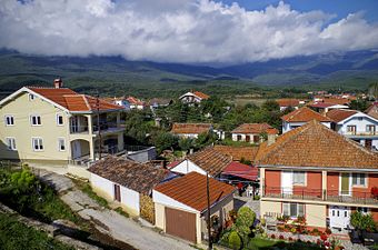 Поглед на селото заедно со Галичица