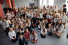 Ukrainian President Volodymyr Zelenskyy visiting a school in Irpin in Bucha Raion on the occasion of Knowledge Day on 1 September 2022 Vidvidannia Prezidentom shkoli v Irpeni z nagodi Dnia znan' 01.jpg