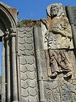 Agjots kilisesinin girişindeki heykel