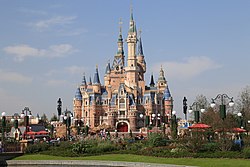 上海迪士尼乐园奇幻童话城堡正面.jpg