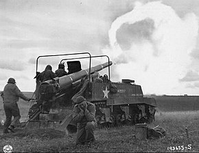 М12 пуца преко реке Мозел, 1944.