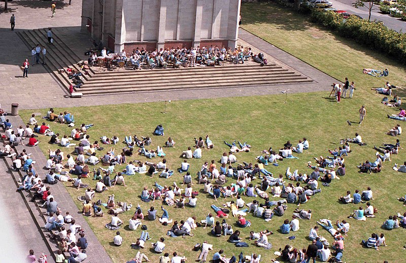 File:1812 concert queens lawn imperial college.jpg