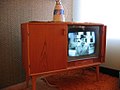 Telewizor z lat pięćdziesiątych., wbudowany w szafkę