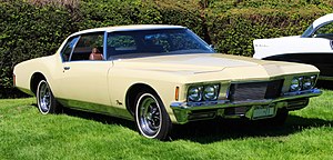 1971_Buick_Riviera_front,_Chelsea_5.18.19