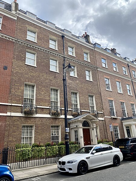 File:19 Hill Street, Mayfair, May 2022 01.jpg